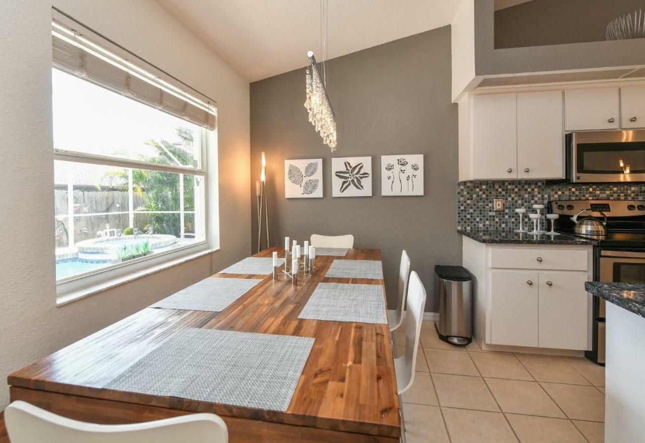 Contemporary Pool Villa I - Pool & Jacuzzi - Nearby Beach เวนิส ภายนอก รูปภาพ