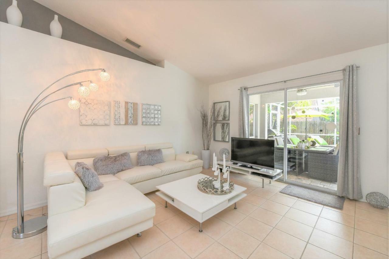 Contemporary Pool Villa I - Pool & Jacuzzi - Nearby Beach เวนิส ภายนอก รูปภาพ